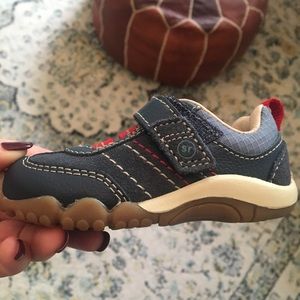 Stride right sneakers